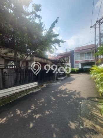 Hunian Eksklusif Siap Huni LT 196m2 di Kebayoran Lama, Jakarta Selatan Hunian Eksklusif Siap Huni LT 196m2 di Kebayoran Lama, Jakarta Selatan