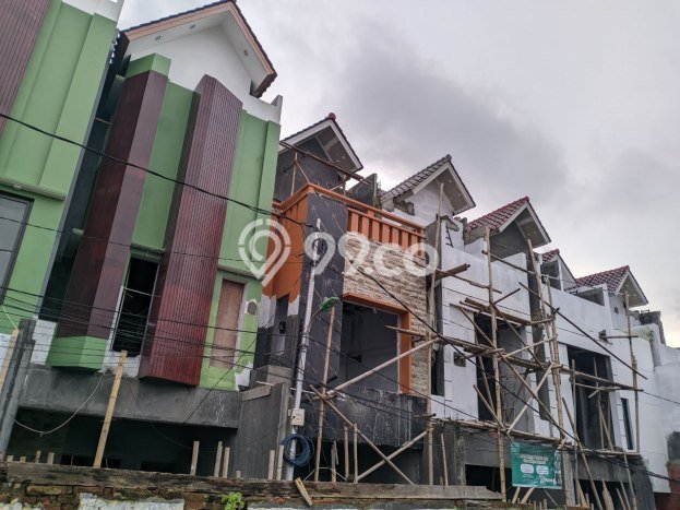 Ruko Dijual di Prime Area Jakarta Timur Luas 180m2 Ruko Dijual di Prime Area Jakarta Timur Luas 180m2