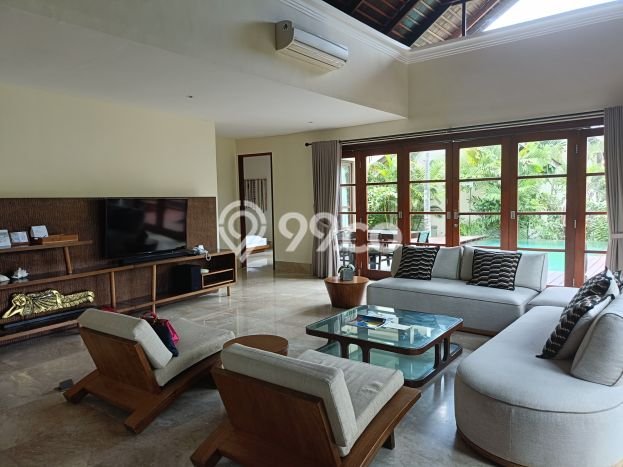FOR SALE! Vila Kawasan , Luas 556m2m², Lokasi Premium FOR SALE! Vila Kawasan , Luas 556m2m², Lokasi Premium