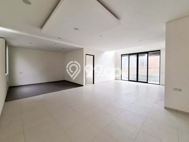 Rumah Mewah LB 240m2 Siap Pakai Desain Elegan di Dalung, Badung Rumah Mewah LB 240m2 Siap Pakai Desain Elegan di Dalung, Badung