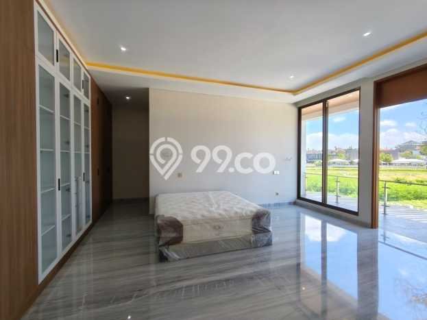 For Sale Vila Kawasan , Area 230m2m², Lokasi Strategis For Sale Vila Kawasan , Area 230m2m², Lokasi Strategis