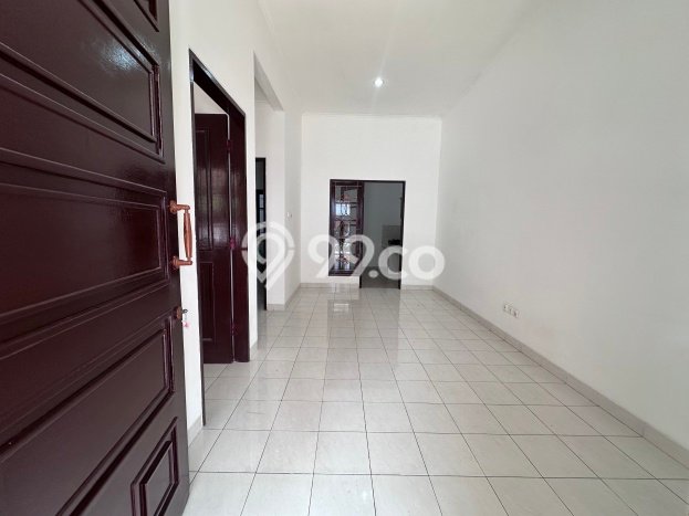 DIJUAL CEPAT! Rumah Ready Stock Area Strategis , Luas 90m2m² LB 80m2m² DIJUAL CEPAT! Rumah Ready Stock Area Strategis , Luas 90m2m² LB 80m2m²