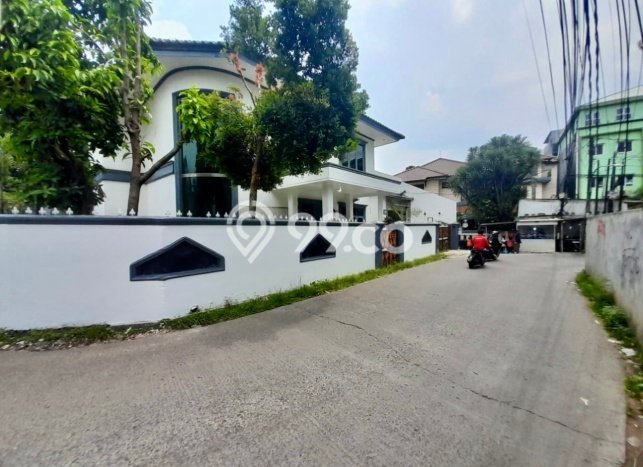 Rumah Elit Modern Tanpa Renovasi di Harjamukti Depok Rumah Elit Modern Tanpa Renovasi di Harjamukti Depok