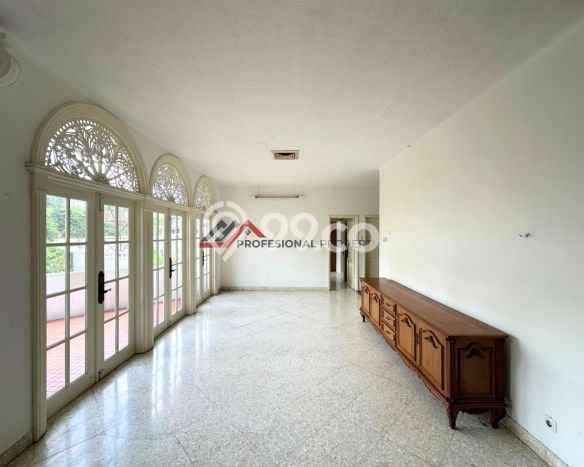 Siap Huni Rumah Mewah 6 Kamar di Kebayoran Baru Dekat ke Mana Pun Siap Huni Rumah Mewah 6 Kamar di Kebayoran Baru Dekat ke Mana Pun