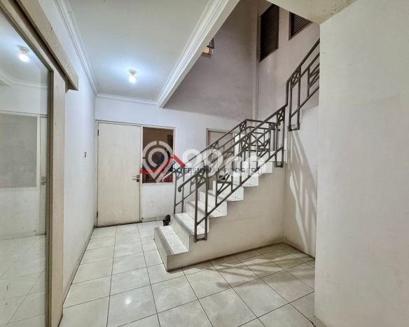 Siap Huni Hunian Elit 9 Kamar di Kebayoran Baru Dekat ke Mana Saja Siap Huni Hunian Elit 9 Kamar di Kebayoran Baru Dekat ke Mana Saja