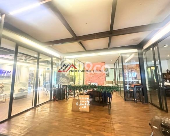 Rumah Elit Akses Strategis di Jakarta Selatan Unfurnished Rumah Elit Akses Strategis di Jakarta Selatan Unfurnished