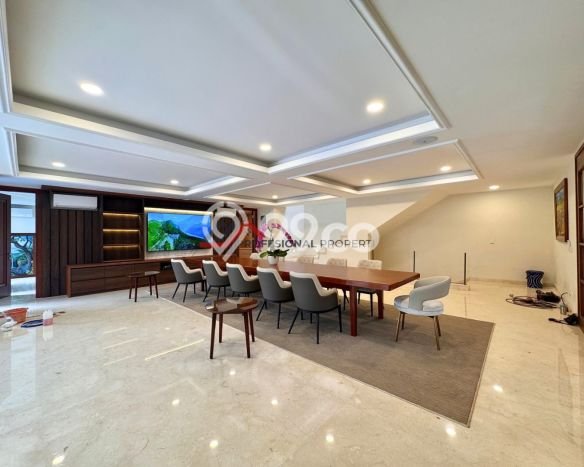 Jual Rumah Luas Megah Dengan View Cantik di Kemang, Jakarta Selatan Jual Rumah Luas Megah Dengan View Cantik di Kemang, Jakarta Selatan
