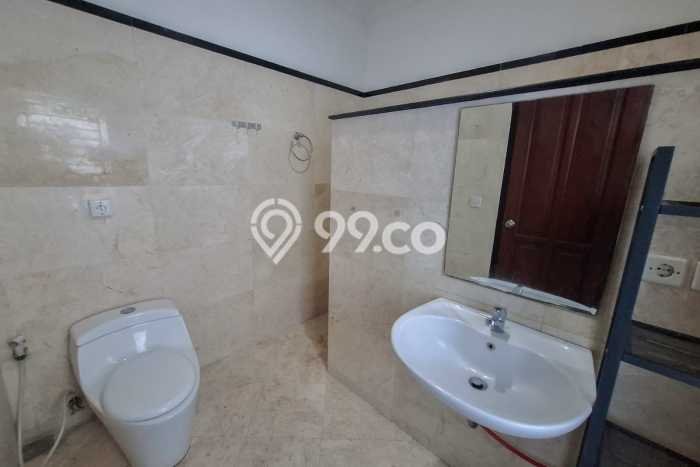 Vila Kawasan , Area 450m2m², Dekat Mudah Pusat Kota Vila Kawasan , Area 450m2m², Dekat Mudah Pusat Kota