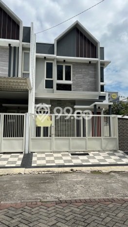 Rumah Sederhana Dijual Lokasi Tenggilis Mejoyo 4 Kamar dengan LT 104m2 Rumah Sederhana Dijual Lokasi Tenggilis Mejoyo 4 Kamar dengan LT 104m2