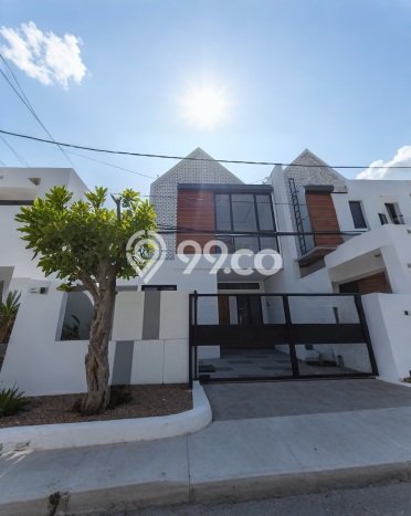 Dijual Hunian Rumah Terawat 4 Kamar di Semolowaru, Surabaya Dijual Hunian Rumah Terawat 4 Kamar di Semolowaru, Surabaya