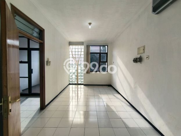 Ruko Dijual di Surabaya LT 111m2 & LB 220m2 Lokasi Terbaik! Ruko Dijual di Surabaya LT 111m2 & LB 220m2 Lokasi Terbaik!