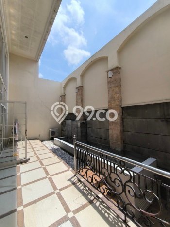 Rumah Elit LB 550m2 Siap Pakai Desain Elegan di Citraland, Surabaya Rumah Elit LB 550m2 Siap Pakai Desain Elegan di Citraland, Surabaya