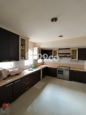 Rumah Elit LB 550m2 Siap Pakai Desain Elegan di Citraland, Surabaya Rumah Elit LB 550m2 Siap Pakai Desain Elegan di Citraland, Surabaya