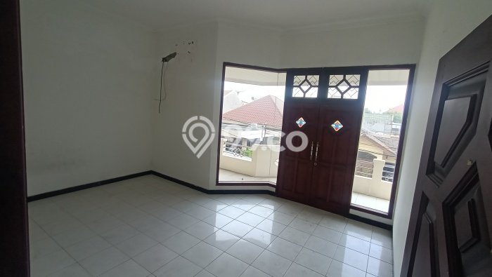 Rumah Luxury Modern Tanpa Renovasi di Sukomanunggal Surabaya Rumah Luxury Modern Tanpa Renovasi di Sukomanunggal Surabaya