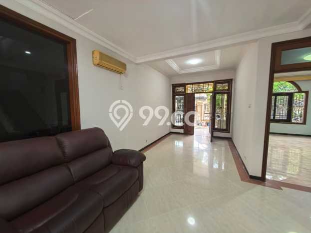Dijual Rumah Premium dengan Fasilitas Sekitar Lengkap di Dukuh Pakis, Surabaya Dijual Rumah Premium dengan Fasilitas Sekitar Lengkap di Dukuh Pakis, Surabaya