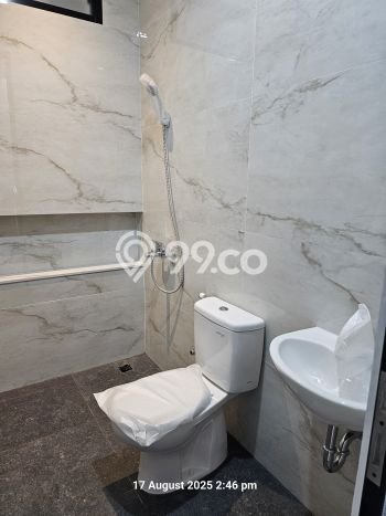 Rumah Elit LB 205m2 Siap Huni Desain Elegan di Citraland, Surabaya Rumah Elit LB 205m2 Siap Huni Desain Elegan di Citraland, Surabaya