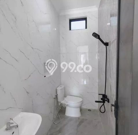 Dijual Rumah 3 Kamar Lokasi Ideal Bagus dan Strategis di BSD Dijual Rumah 3 Kamar Lokasi Ideal Bagus dan Strategis di BSD