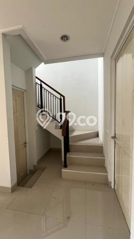 Lokasi terbaik! Rumah siap pakai dikontrakkan di Cipondoh LB 120m2 Lokasi terbaik! Rumah siap pakai dikontrakkan di Cipondoh LB 120m2