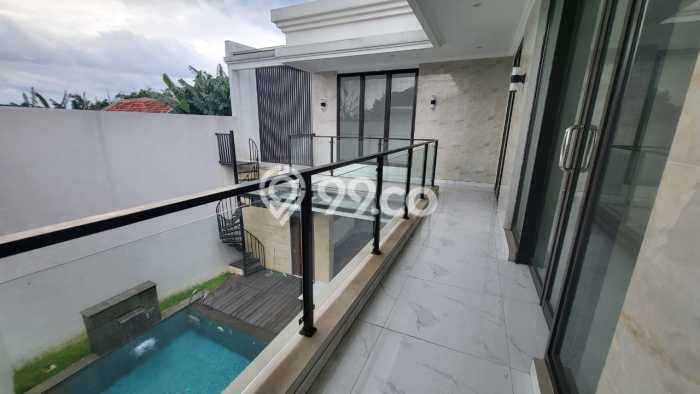 Rumah Elit Modern Tanpa Renovasi di Ciater Tangerang Rumah Elit Modern Tanpa Renovasi di Ciater Tangerang