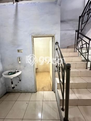 Untuk Disewa Ruko di Cibinong Bogor LT 372m2, LB 1032m2 Untuk Disewa Ruko di Cibinong Bogor LT 372m2, LB 1032m2