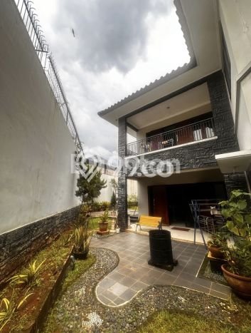 Hunian Elit LB 700m2 Siap Pakai Desain Elegan di Harjamukti, Depok Hunian Elit LB 700m2 Siap Pakai Desain Elegan di Harjamukti, Depok