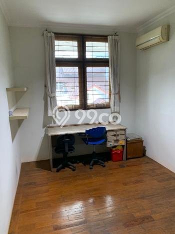 Rumah Elit Akses Mudah di Jakarta Barat Semi Furnished Rumah Elit Akses Mudah di Jakarta Barat Semi Furnished