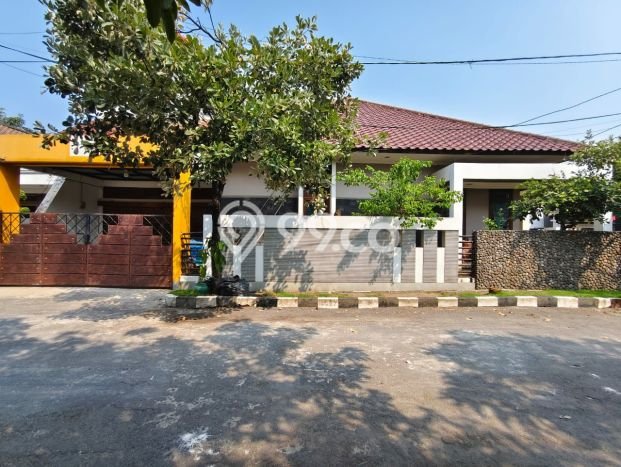 HARGA SPECIAL! Rumah Asri lokasi Sidoarjo, LT 378m2m² Bangunan 225m2m² HARGA SPECIAL! Rumah Asri lokasi Sidoarjo, LT 378m2m² Bangunan 225m2m²
