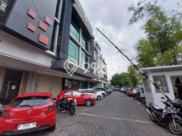 Unit Ruko Dijual di Semarang LT 175m2 & LB 500m2 Unit Ruko Dijual di Semarang LT 175m2 & LB 500m2