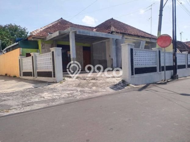 Rumah Strategis Modern Lb 335m2 di Klaten Tengah, Klaten Rumah Strategis Modern Lb 335m2 di Klaten Tengah, Klaten