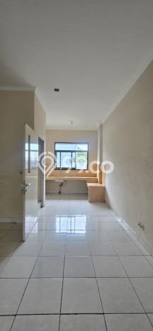 Ruko untuk disewa di Andir punya LT 136m2 & LB 270m2 harga sewa kompetitif Ruko untuk disewa di Andir punya LT 136m2 & LB 270m2 harga sewa kompetitif