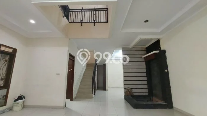 Jarang Ada! Rumah Sewa 4 Kamar Bagus Siap Huni Turangga Jarang Ada! Rumah Sewa 4 Kamar Bagus Siap Huni Turangga