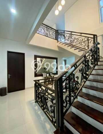 Ready to Use! Luxury House LT 206m2 Desain Elegan di Pondok Kelapa Ready to Use! Luxury House LT 206m2 Desain Elegan di Pondok Kelapa