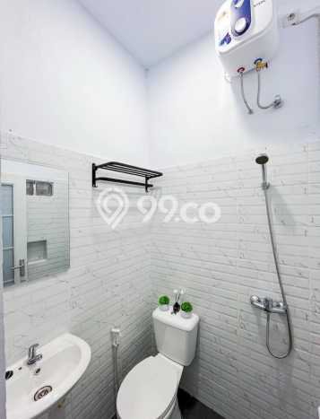 Peluang Investasi! Kost Dijual di Beji, Depok, 25 KT, 25 KM, Luas 420m2 Peluang Investasi! Kost Dijual di Beji, Depok, 25 KT, 25 KM, Luas 420m2
