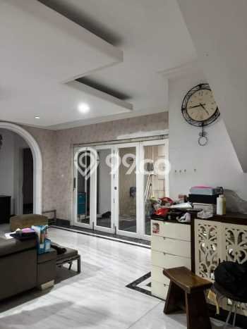 Siap Huni Rumah Mewah 6 Kamar di Kebayoran Baru Dekat ke Mana Saja Siap Huni Rumah Mewah 6 Kamar di Kebayoran Baru Dekat ke Mana Saja