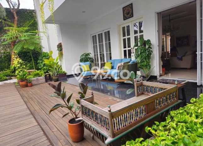 Ready to Use! Luxury House LT 1000m2 Desain Elegan di Kemang Ready to Use! Luxury House LT 1000m2 Desain Elegan di Kemang