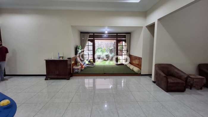 Dijual Rumah 5 Kamar Lokasi Ideal Nyaman dan Strategis di Pasar Kliwon Dijual Rumah 5 Kamar Lokasi Ideal Nyaman dan Strategis di Pasar Kliwon