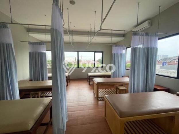 Area Ramai! Komersial Dijual di Karang Tengah untuk Bisnis Luas Bangunan 290m2 Area Ramai! Komersial Dijual di Karang Tengah untuk Bisnis Luas Bangunan 290m2