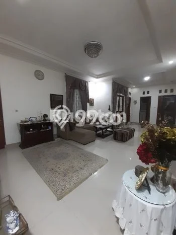 Ready to Use! Premium House LT 276m2 Desain Modern di Cililitan Ready to Use! Premium House LT 276m2 Desain Modern di Cililitan