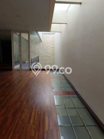 Dijual Rumah Premium dengan Fasilitas Sekitar Lengkap di Sukolilo, Surabaya Dijual Rumah Premium dengan Fasilitas Sekitar Lengkap di Sukolilo, Surabaya
