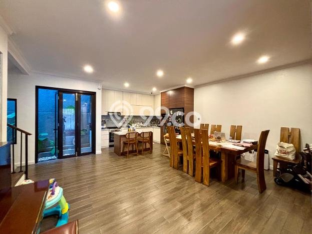 Rumah Mewah LB 270m2 Siap Pakai Desain Elegan di Gudang Peluru, Jakarta Selatan Rumah Mewah LB 270m2 Siap Pakai Desain Elegan di Gudang Peluru, Jakarta Selatan