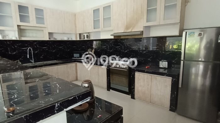 Dijual Vila di , Dimensi 818m2m², Lokasi Strategis Dijual Vila di , Dimensi 818m2m², Lokasi Strategis