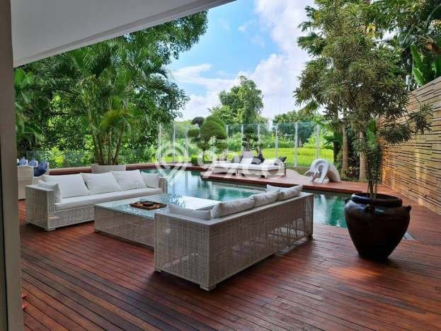 Rumah Elit LB 450m2 Siap Pakai Desain Elegan di Kerobokan, Badung Rumah Elit LB 450m2 Siap Pakai Desain Elegan di Kerobokan, Badung