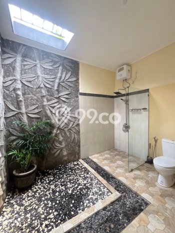Rumah Nyaman di Sanur, 3 KT, Lingkungan Strategis, Luas 200m2m² Bangunan 200m2m² Rumah Nyaman di Sanur, 3 KT, Lingkungan Strategis, Luas 200m2m² Bangunan 200m2m²
