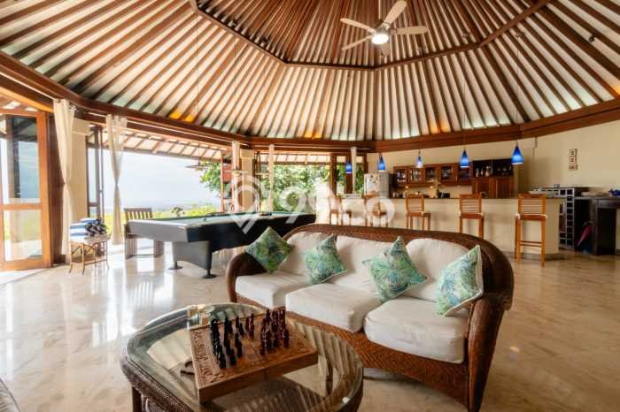 Hunian Ideal dengan LT 560m2 & LB 350m2 Dikontrakkan di Ungasan Hunian Ideal dengan LT 560m2 & LB 350m2 Dikontrakkan di Ungasan