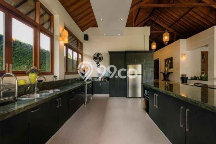 Sewa Rumah Nyaman LT 500m2 / LB 250m2 di Umalas, Badung Sewa Rumah Nyaman LT 500m2 / LB 250m2 di Umalas, Badung