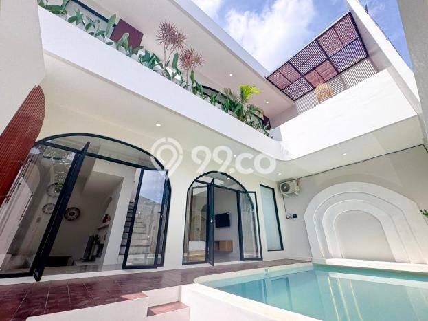 Rumah Mewah LB 190m2 Siap Huni Desain Elegan di Tumbak Bayuh, Badung Rumah Mewah LB 190m2 Siap Huni Desain Elegan di Tumbak Bayuh, Badung