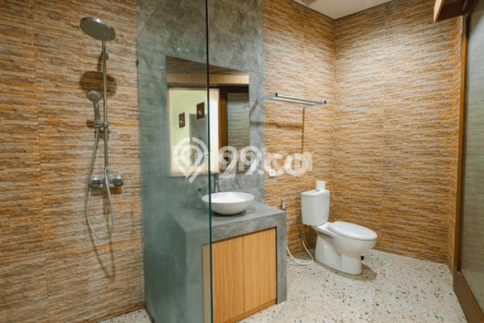 Rumah di Canggu, 2 KT, Lingkungan Asri, Luas 200m2m² LB 130m2m² Rumah di Canggu, 2 KT, Lingkungan Asri, Luas 200m2m² LB 130m2m²