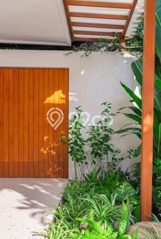 Rumah Mewah LB 300m2 Siap Pakai Desain Elegan di canggu, Badung Rumah Mewah LB 300m2 Siap Pakai Desain Elegan di canggu, Badung