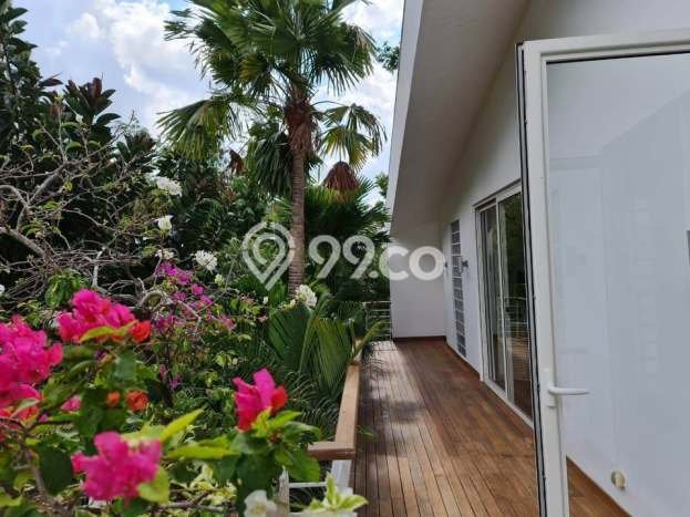 Rumah Elit LB 450m2 Siap Pakai Desain Elegan di Kerobokan, Badung Rumah Elit LB 450m2 Siap Pakai Desain Elegan di Kerobokan, Badung