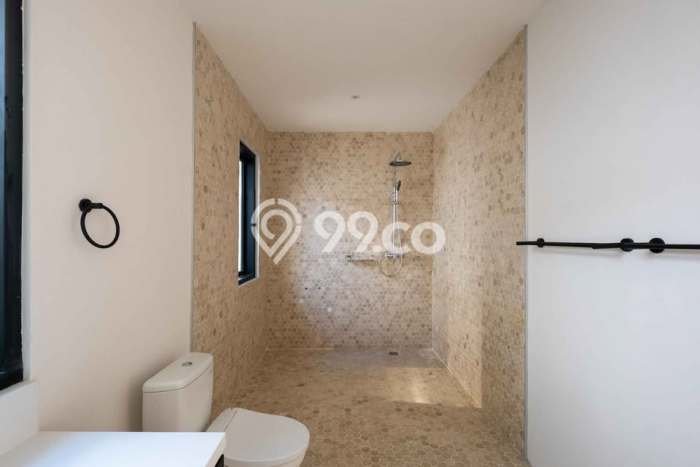 Sewa Rumah Strategis LT 800m2 / LB 300m2 di Seminyak, Badung Sewa Rumah Strategis LT 800m2 / LB 300m2 di Seminyak, Badung